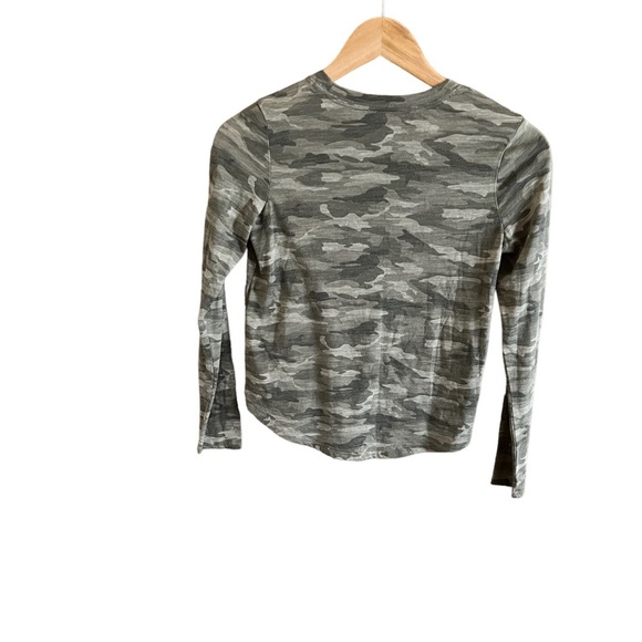 Abercrombie kids camouflage long sleeve shirt.Boston terrier with flip sequins. - Picture 3 of 9